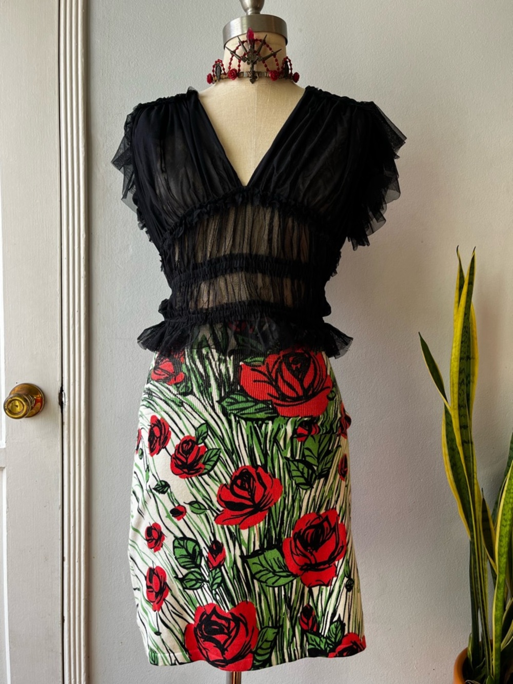 Louie et Lucie• Vintage Y2K Roses Sweater Mini• Sz S